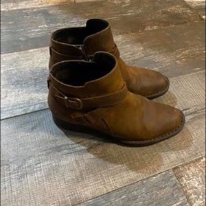Size 8 Born booties
